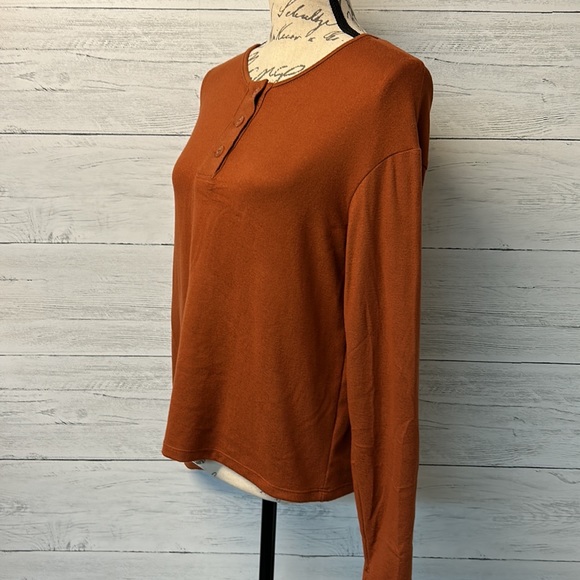 NWT Woman’s Cozy Valve Pajama Top by Stars Above - Picture 5 of 7